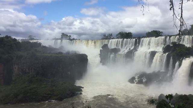 Вид на водопады с "нижней тропы" смотреть онлайн
