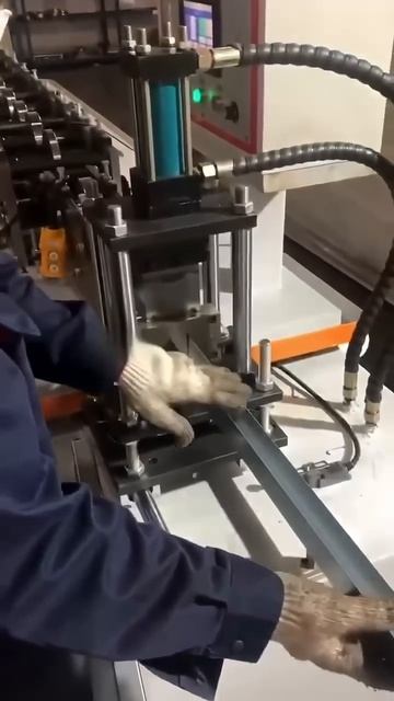 Автоматическая U-образная машина для формования канав смотреть онлайн