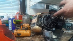 Почему не триммере старк 25 стартер плохо возвращается