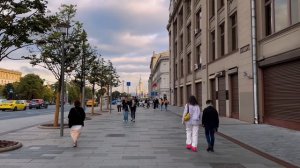 🌟💖 Летняя жара, роскошные девушки и прогулка по центру Москвы — почувствуй вкус богатой жизни!🔥👗