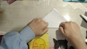 Делаем поделки из бумаги.