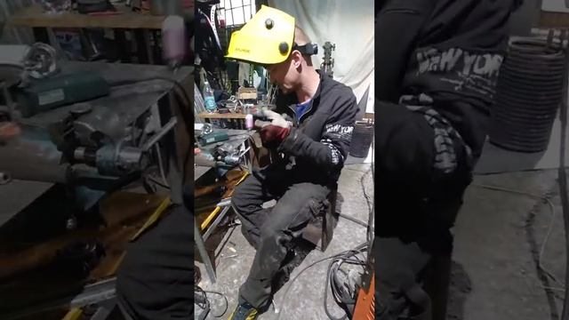 как варит old scool сварочный tig #stickwelding #сварка #weldwheels #weldin смотреть онлайн