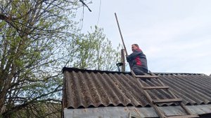 Пришлось постигать профессию трубочиста.