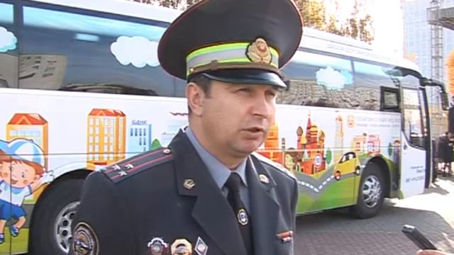 Солигорск. СТК. Автобус-тренажер Школа дорожной безо?