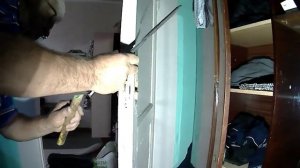 Меняем врезной замок в двери на похожий.