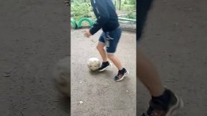 3 самых лёгких трюков с футбольным мячом