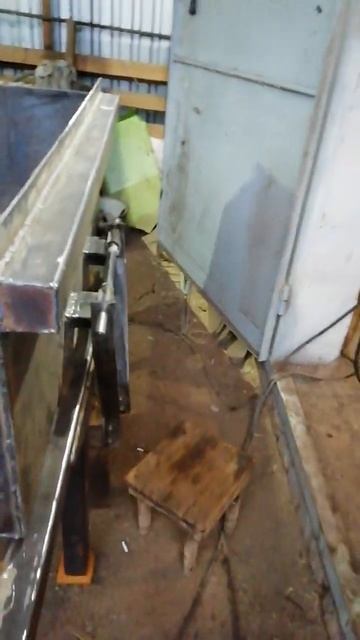 Вчера было лето. Самосвальный ковш для минитрактора. #? смотреть онлайн