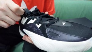 #703. adidas Trae Unlimited 2 - Молодой человек доволен