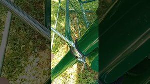 Укрепление крыши садовых качелей