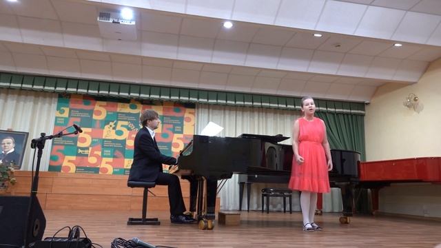 По сеничкам Дуняшенька гуляла - русская народная песня, исполняет Косырева София