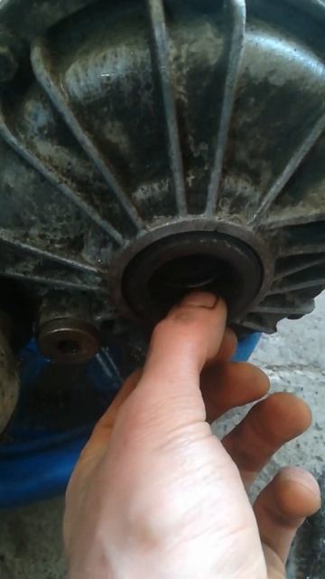 Замена сальников заднего редуктора смотреть онлайн