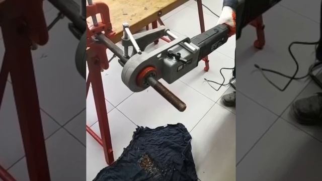 Демонстрация нарезки метрической резьбы с помощью э? смотреть онлайн