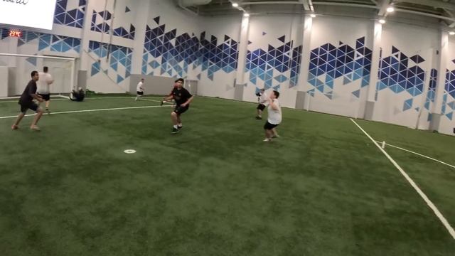 ДЕТИ ИГРАЮТ В ФУТБОЛ НА БУТСЫ МЕЧТЫ смотреть онлайн