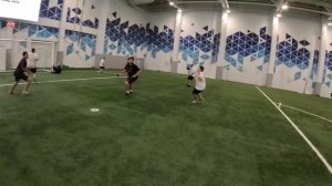 ДЕТИ ИГРАЮТ В ФУТБОЛ НА БУТСЫ МЕЧТЫ