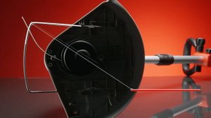 Аккумуляторный триммер Ресанта ЭТ-20-2ЛИ в работе