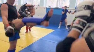 Жёсткие спарринги у профи. Мма зарубы.