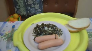 Обжор на Сосиски Папа может сочные от Останкино, салат из морской капусты