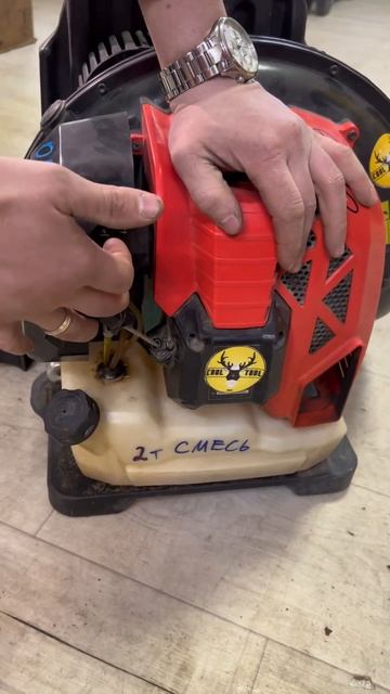 Запуск бензиновой воздуходуйки. Прокат инструментов ? смотреть онлайн