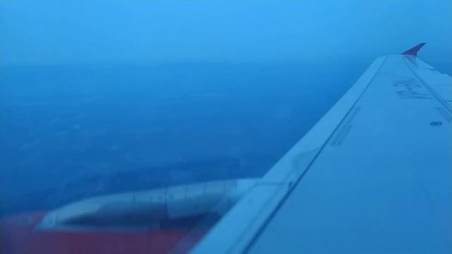 Посадка самолета в аэропорте Игорь Курчатов. Челябинс