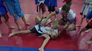 БРОСОК через БЕДРО и БОЛЕВОЙ на РУКУ / РУКОПАШНЫЙ БОЙ /