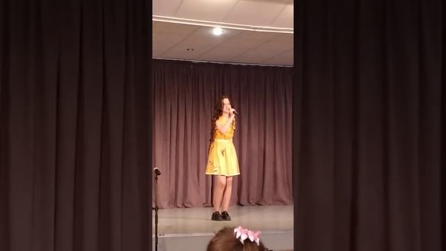 песня "Весна идёт"/"Журчат ручьи",сл. М. Вольпина, муз. И.Дунаевского, исп. Мария Кузнецова (10 лет)
