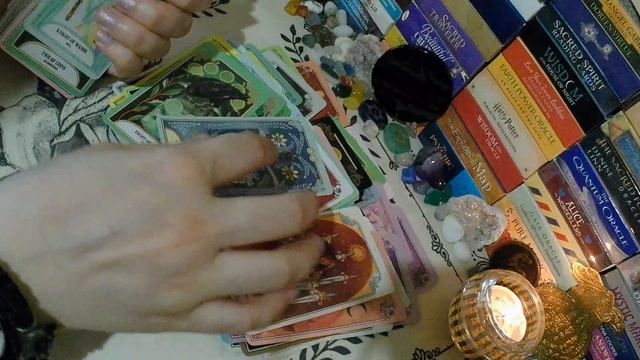 У НЕГО ПЕРЕПОЛОХ В ЖИЗНИ...ЧТО ТАМ ТВОРИТСЯ ТАРО РАСКЛАД  ОНЛАЙН ГАДАНИЕ
