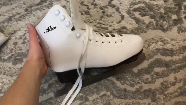 ВЛОГМАС ДЕНЬ 3: МЕРЯЮ КОНЬКИ/ ОТКРЫЛИ КАТОК!/ РЕПЕТИТОР? смотреть онлайн