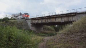 2т116у едет по мосту