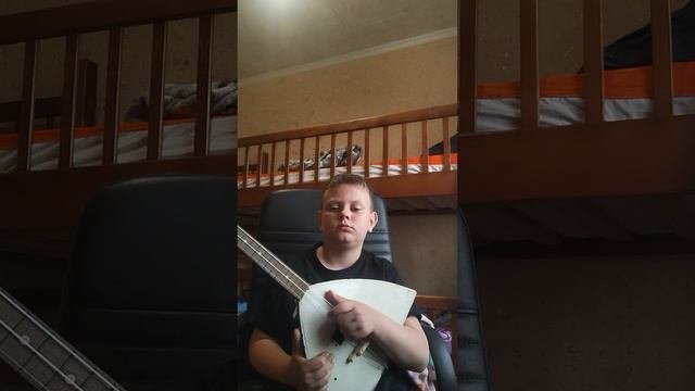 урок игры на балалайке