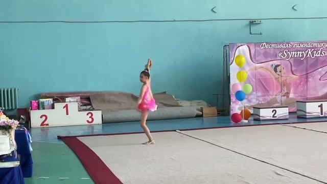 Художественная гимнастика упражнение с мячом Ксения ? смотреть онлайн