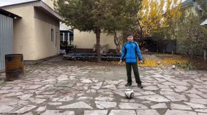 КАК ОТБИРАТЬ МЯЧ У НАПАДАЮЩЕГО!