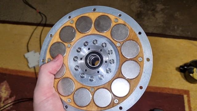 Первый запуск самодельного электродвигателя 6мм квад? смотреть онлайн