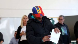 В Румынии стартовал второй тур президентских выборов