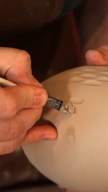 КАНЦЕЛЯРСКАЯ СКРЕПКА – ГОНЧАРНЫЙ ИНСТРУМЕНТ #глина #? смотреть онлайн