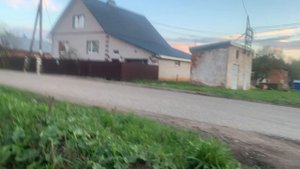 Walking through the beautiful village: дорога к лесу