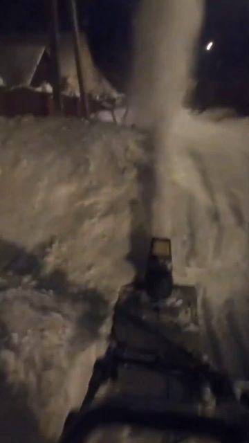 Электро снегоуборщик Mac Allister 2000Wt в работе смотреть онлайн