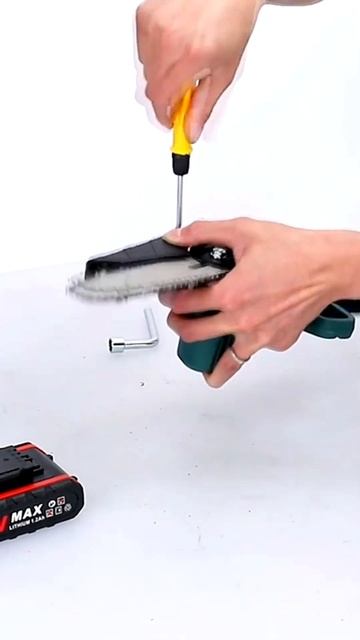 Аккумуляторная цепная мини пила для обрезки деревьев смотреть онлайн