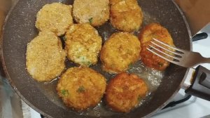 КОТЛЕТКИ КУРИНЫЕ С ЗЕЛЕНЬЮ