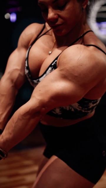 Female Muscle Biceps Veins Athletic Beauty Anastasia Leonova