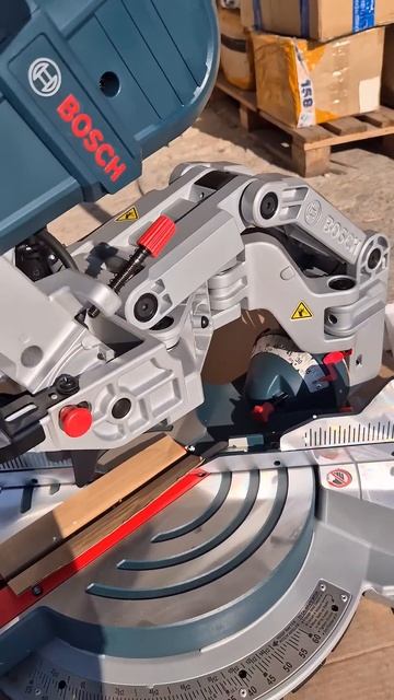 потужна торцовочна пила BOSCH смотреть онлайн