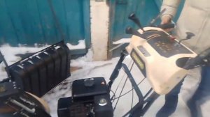 Снегоуборщик и стучащий мотор