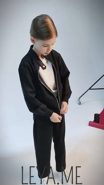 Школьный бомбер из джерси на молнии на девочку от Leya.me смотреть онлайн