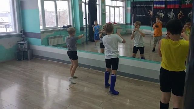 UralCoach тайский бокс, тренировки ВС 11:00-13:00. смотреть онлайн