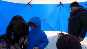 Один день москвичей на рыбалке. На этом озере ловит рыбу Борис Рябченков.