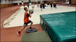 Лёгкая атлетика. Упражнения с утяжелённым мячом весом