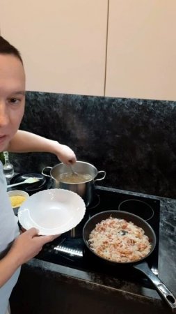 В ДЕНЬ ПОБЕДЫ ФРОНТОВОЙ КУЛЕШ ПОД НАРКОМОВСКИЕ СТО ГРАММ ИДЕТ НА УРА!