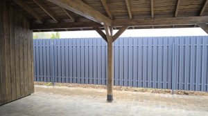 Навес с хозблоком.
Гармония практичности и природной эстетики.