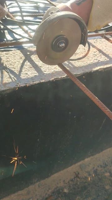 Резка арматуры/ Строительство #construction #diy #строительст? смотреть онлайн