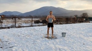 Как правильно обливаться холодной водой зимой на улиц