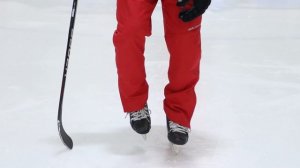 Положение хоккеиста на одной ноге